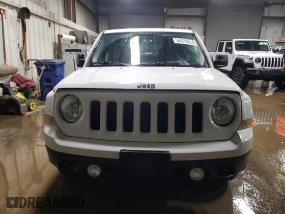 2013 Jeep Patriot Latitude with VIN 1C4NJPFA0DD250364, listed as a Copart auction lot 86316314 with 68,686 mi miles and Salvage Title. Bid and sale history available at carsss.com. Image 5.