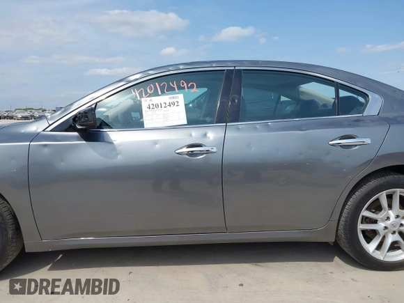 2014 Nissan Maxima S z VIN 1N4AA5AP5EC484642, wystawiony jako IAAI lot #42012492 z przebiegiem 109 413 mil mil oraz . Historia ofert i sprzedaży dostępna na DreamBid. Obrazek 14.