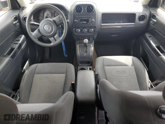 2015 Jeep Patriot Sport z VIN 1C4NJPBA3FD318729, wystawiony jako Copart lot #58304725 z przebiegiem 112 366 mil mil oraz Czysty tytuł • Clean title. Historia ofert i sprzedaży dostępna na DreamBid. Obrazek 8.