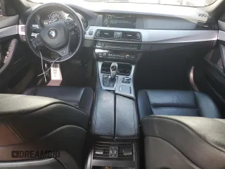 2013 BMW 5 Series 535i z VIN WBAFR7C57DC821405, wystawiony jako Copart lot #65239815 z przebiegiem 102 475 mil mil oraz Czysty tytuł • Clean title. Historia ofert i sprzedaży dostępna na DreamBid. Obrazek 8.