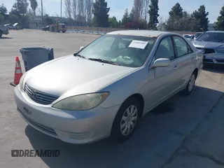 2006 Toyota Camry STD z VIN 4T1BE30K66U730117, wystawiony jako IAAI lot #41885289 z przebiegiem 201 541 mil mil oraz . Historia ofert i sprzedaży dostępna na DreamBid. Obrazek 6.