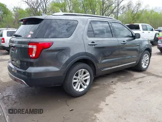 2017 Ford Explorer XLT with VIN 1FM5K7D86HGC21898, listed as a IAAI auction lot 42018490 with 78,139 mi miles and . Bid and sale history available at carsss.com. Image 4.