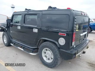 2005 Hummer H2 SUV z VIN 5GRGN23UX5H106375, wystawiony jako IAAI lot #41997745 z przebiegiem 152 827 mil mil oraz . Historia ofert i sprzedaży dostępna na DreamBid. Obrazek 3.
