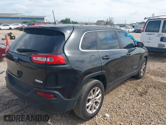 2016 Jeep Cherokee Latitude with VIN 1C4PJLCB3GW247899, listed as a IAAI auction lot 39693243 with 85,088 mi miles. Bid and sale history available at carsss.com. Image 4.