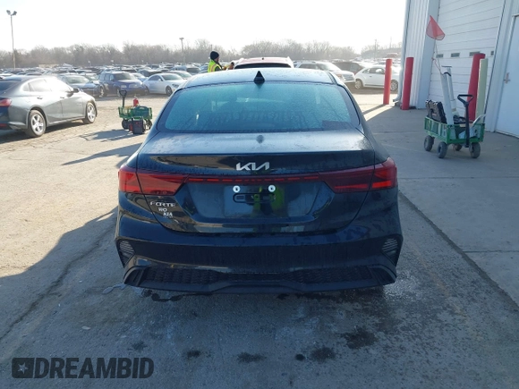2024 Kia Forte LXS z VIN 3KPF24AD6RE836641, wystawiony jako IAAI lot #41793732 z przebiegiem 16 855 mil mil oraz . Historia ofert i sprzedaży dostępna na DreamBid. Obrazek 17.