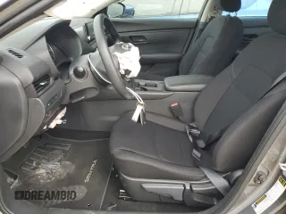 2024 Nissan Sentra S z VIN 3N1AB8BV0RY322097, wystawiony jako Copart lot #55562335 z przebiegiem 5 435 mil mil oraz Nie do naprawy • Non repairable. Historia ofert i sprzedaży dostępna na DreamBid. Obrazek 7.