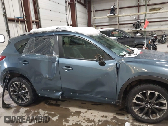 2016 Mazda CX-5 Grand Touring z VIN JM3KE4DY9G0714468, wystawiony jako IAAI lot #41860956 z przebiegiem 114 481 mil mil oraz . Historia ofert i sprzedaży dostępna na DreamBid. Obrazek 13.