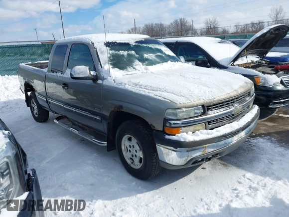 2000 Chevrolet Silverado 1500 LS with VIN 1GCEK19T5YE270245, listed as a IAAI auction lot 41557693 with 119,830 mi miles. Bid and sale history available at carsss.com. Image 1.