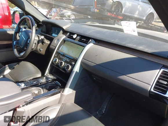 2019 Land Rover Discovery HSE z VIN SALRR2RVXKA081151, wystawiony jako IAAI lot #40666652 z przebiegiem 49 171 mil mil oraz . Historia ofert i sprzedaży dostępna na DreamBid. Obrazek 5.