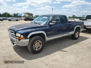 2001 Dodge Dakota SLT z VIN 1B7GG22X01S138045, wystawiony jako Copart lot #56965635 z przebiegiem 232 882 mil mil oraz Czysty tytuł • Clean title. Historia ofert i sprzedaży dostępna na DreamBid. Obrazek 1.