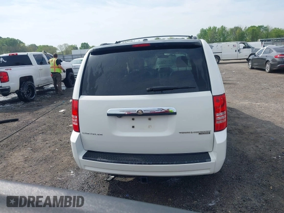 2010 Chrysler Town & Country Touring with VIN 2A4RR5D19AR188015, listed as a IAAI auction lot 41997283 with 172,877 mi miles. Bid and sale history available at carsss.com. Image 16.