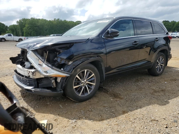2017 Toyota Highlander XLE with VIN 5TDJZRFH0HS391235, listed as a Copart auction lot 55758335 with 69,695 mi miles and Clean title. Bid and sale history available at DreamBid. Image 1.