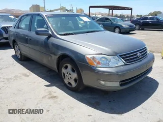 2004 Toyota Avalon XL z VIN 4T1BF28BX4U366308, wystawiony jako IAAI lot #42276432 z przebiegiem 228 639 mil mil oraz . Historia ofert i sprzedaży dostępna na DreamBid. Obrazek 1.