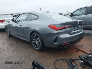2021 BMW 4 Series 430i xDrive z VIN WBA73AP06MCG99754, wystawiony jako IAAI lot #41952324 z przebiegiem 31 031 mil mil oraz . Historia ofert i sprzedaży dostępna na DreamBid. Obrazek 3.