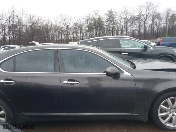 2009 Lexus LS 460 with VIN JTHCL46F795004553, listed as a IAAI auction lot 41014224 with NaN miles. Bid and sale history available at carsss.com. Image 13.
