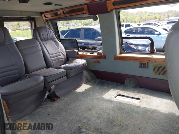 1999 Ford Econoline Cargo Recreational with VIN 1FDRE14L2XHA41059, listed as a IAAI auction lot 42067879 with 149,185 mi miles. Bid and sale history available at carsss.com. Image 8.