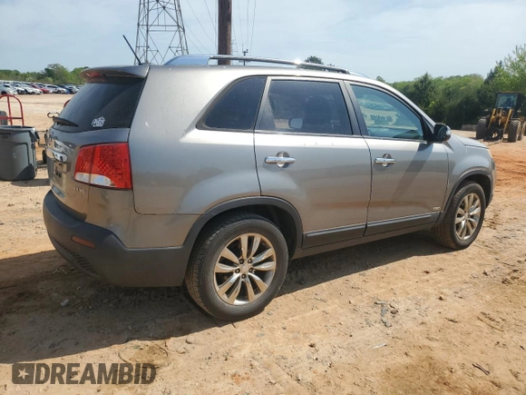 2011 Kia Sorento EX z VIN 5XYKUDA29BG113074, wystawiony jako Copart lot #51768875 z przebiegiem 212 884 mil mil oraz Czysty tytuł • Clean title. Historia ofert i sprzedaży dostępna na DreamBid. Obrazek 3.