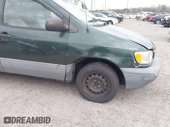 2000 Toyota Sienna CE with VIN 4T3ZF19C7YU240601, listed as a IAAI auction lot 41709617 with 999,999 mi miles. Bid and sale history available at carsss.com. Image 6.
