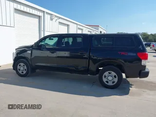 2013 Toyota Tundra z VIN 5TFDY5F16DX292418, wystawiony jako IAAI lot #41531030 z przebiegiem 236 555 mil mil oraz . Historia ofert i sprzedaży dostępna na DreamBid. Obrazek 14.