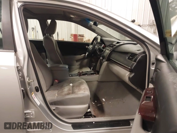 2014 Toyota Camry L with VIN 4T4BF1FK4ER412428, listed as a IAAI auction lot 41573095 with 130,000 mi miles. Bid and sale history available at carsss.com. Image 5.