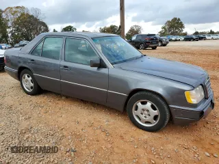 1995 Mercedes-Benz E Class with VIN WDBEA32E8SC233296, listed as a Copart auction lot 78461594 with 319,361 mi miles and Salvage Title. Bid and sale history available at carsss.com. Image 4.