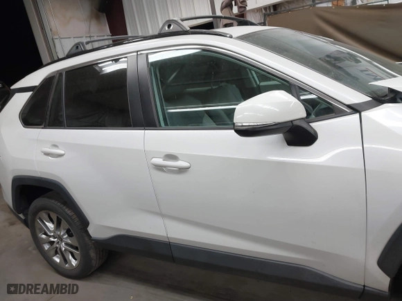 2021 Toyota RAV4 XLE Premium with VIN 2T3C1RFV0MW131609, listed as a IAAI auction lot 41723110 with 45,736 mi miles. Bid and sale history available at carsss.com. Image 13.