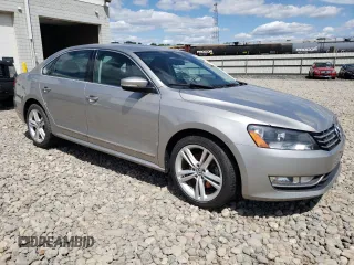 2014 Volkswagen Passat SEL Premium z VIN 1VWCN7A37EC048162, wystawiony jako Copart lot #55351735 z przebiegiem 110 549 mil mil oraz Czysty tytuł • Clean title. Historia ofert i sprzedaży dostępna na DreamBid. Obrazek 4.