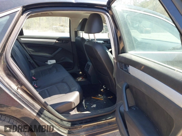 2013 Volkswagen Passat SE z VIN 1VWBP7A39DC094211, wystawiony jako IAAI lot #41894764 z przebiegiem 130 955 mil mil oraz . Historia ofert i sprzedaży dostępna na DreamBid. Obrazek 8.