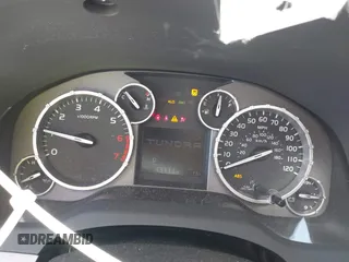 2017 Toyota Tundra SR z VIN 5TFUY5F10HX677527, wystawiony jako IAAI lot #42157357 z przebiegiem 43 111 mil mil oraz . Historia ofert i sprzedaży dostępna na DreamBid. Obrazek 7.
