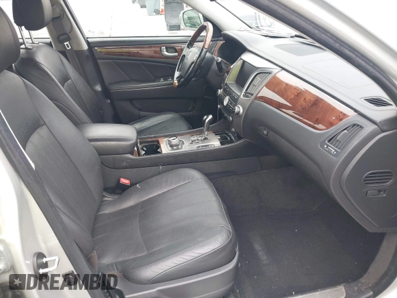 2013 Hyundai Equus Signature with VIN KMHGH4JH5DU062734, listed as a IAAI auction lot 42701207 with 97,413 mi miles and . Bid and sale history available at DreamBid. Image 5.