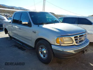 2002 Ford F-150 XLT with VIN 1FTRW07L12KA31478, listed as a IAAI auction lot 41289240 with 277,605 mi miles. Bid and sale history available at carsss.com. Image 1.