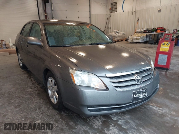 2007 Toyota Avalon XL z VIN 4T1BK36B17U193545, wystawiony jako IAAI lot #42202391 z przebiegiem 98 388 mil mil oraz . Historia ofert i sprzedaży dostępna na DreamBid. Obrazek 1.