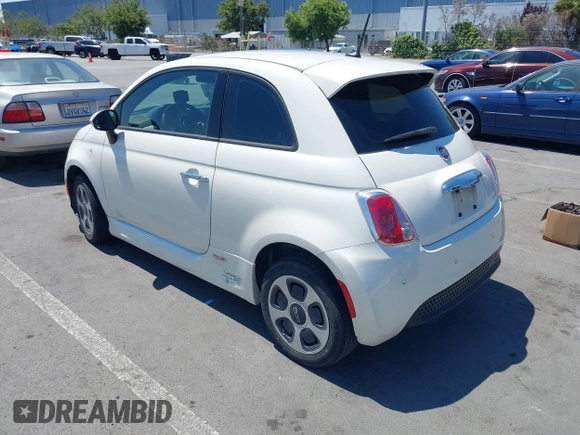 2015 FIAT 500e z VIN 3C3CFFGE4FT689671, wystawiony jako IAAI lot #42750121 z przebiegiem 62 306 mil mil oraz . Historia ofert i sprzedaży dostępna na DreamBid. Obrazek 3.