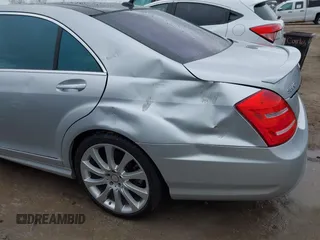 2012 Mercedes-Benz S 550 z VIN WDDNG7DB2CA456186, wystawiony jako IAAI lot #42027448 z przebiegiem 76 997 mil mil oraz . Historia ofert i sprzedaży dostępna na DreamBid. Obrazek 18.