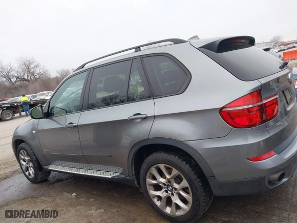 2011 BMW X5 35i with VIN 5UXZV4C52BL407776, listed as a IAAI auction lot 41538832 with 108,546 mi miles. Bid and sale history available at carsss.com. Image 14.