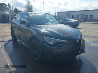2020 Alfa Romeo Stelvio Ti z VIN ZASPAKBN7L7C92393, wystawiony jako IAAI lot #41824452 z przebiegiem 53 616 mil mil oraz . Historia ofert i sprzedaży dostępna na DreamBid. Obrazek 1.