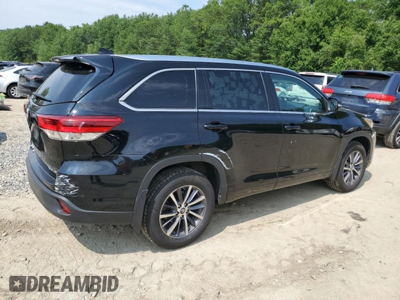 2017 Toyota Highlander XLE with VIN 5TDJZRFH9HS461668, listed as a Copart auction lot 60532375 with 82,923 mi miles and Salvage title. Bid and sale history available at DreamBid. Image 3.