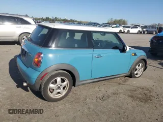 2008 MINI Hardtop z VIN WMWMF335X8TT62496, wystawiony jako Copart lot #52482015 z przebiegiem 188 965 mil mil oraz Szkoda całkowita • Salvage title. Historia ofert i sprzedaży dostępna na DreamBid. Obrazek 3.