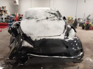 2025 Tesla Model Y Long Range z VIN 7SAYGDED3SF269554, wystawiony jako IAAI lot #41363465 z przebiegiem 883 mil mil oraz . Historia ofert i sprzedaży dostępna na DreamBid. Obrazek 12.