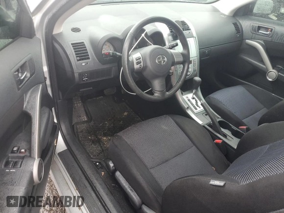 2008 Scion tC Spec z VIN JTKDE167280259526, wystawiony jako Copart lot #57526575 z przebiegiem 164 428 mil mil oraz Szkoda całkowita • Salvage title. Historia ofert i sprzedaży dostępna na DreamBid. Obrazek 8.
