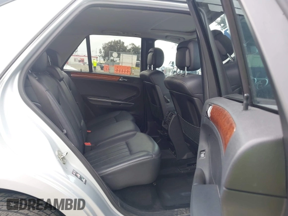 2008 Mercedes-Benz M 350 z VIN 4JGBB86E68A362923, wystawiony jako IAAI lot #42190609 z przebiegiem 131 792 mil mil oraz . Historia ofert i sprzedaży dostępna na DreamBid. Obrazek 8.