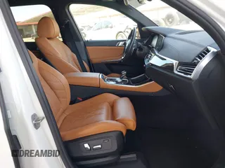 2023 BMW X5 xDrive45e z VIN 5UXTA6C08P9P19395, wystawiony jako IAAI lot #42272149 z przebiegiem 3 281 mil mil oraz . Historia ofert i sprzedaży dostępna na DreamBid. Obrazek 5.