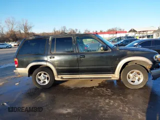2000 Ford Explorer Eddie Bauer с VIN 1FMZU64E0YZB37690, выставлен на аукционе IAAI как лот 41588446 с пробегом 184 471 миль миль и . История ставок и продаж доступна на DreamBid. Изображение 13.
