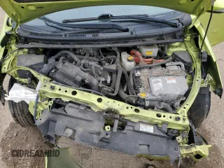 2015 Toyota Prius One z VIN JTDKDTB32F1103011, wystawiony jako Copart lot #57503755 z przebiegiem Nie podano mil oraz Szkoda całkowita • Salvage title. Historia ofert i sprzedaży dostępna na DreamBid. Obrazek 11.