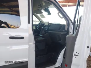 2024 Ford Transit Passenger XL z VIN 1FBAX2CG2RKA75017, wystawiony jako IAAI lot #42463080 z przebiegiem 20 185 mil mil oraz . Historia ofert i sprzedaży dostępna na DreamBid. Obrazek 5.