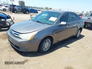 2009 Ford Focus SE with VIN 1FAHP35N69W244451, listed as a IAAI auction lot 42104982 with 199,524 mi miles. Bid and sale history available at carsss.com. Image 2.