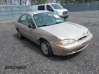 1998 Ford Escort SE z VIN 1FAFP13P5WW260085, wystawiony jako IAAI lot #42032363 z przebiegiem 93 084 mil mil oraz . Historia ofert i sprzedaży dostępna na DreamBid. Obrazek 1.