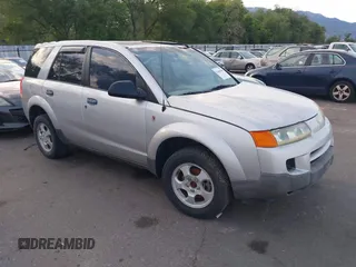 2002 Saturn VUE z VIN 5GZCZ23D92S824887, wystawiony jako IAAI lot #42464540 z przebiegiem 183 550 mil mil oraz . Historia ofert i sprzedaży dostępna na DreamBid. Obrazek 1.
