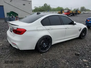 2018 BMW M3 z VIN WBS8M9C5XJ5L71702, wystawiony jako Copart lot #55657055 z przebiegiem Nie podano mil oraz Szkody całkowita. Historia ofert i sprzedaży dostępna na DreamBid. Obrazek 3.
