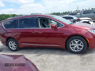 2017 Chrysler Pacifica Touring L with VIN 2C4RC1BG6HR739602, listed as a IAAI auction lot 42085250 with 96,377 mi miles and . Bid and sale history available at DreamBid. Image 13.
